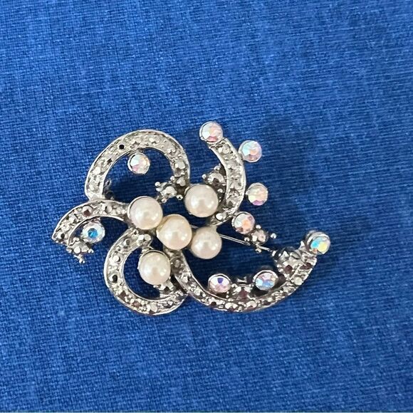 1960's Vintage Simulated Pearl and Australian Aurora‎ Borealis Stones Brooch Pin - Picture 4 of 10
